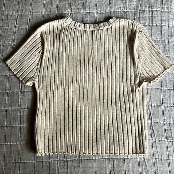 H&M Off White/Tan Heather Ribbed Short Sleeve Top; like new; Girls size 12/14 - Picture 4 of 4